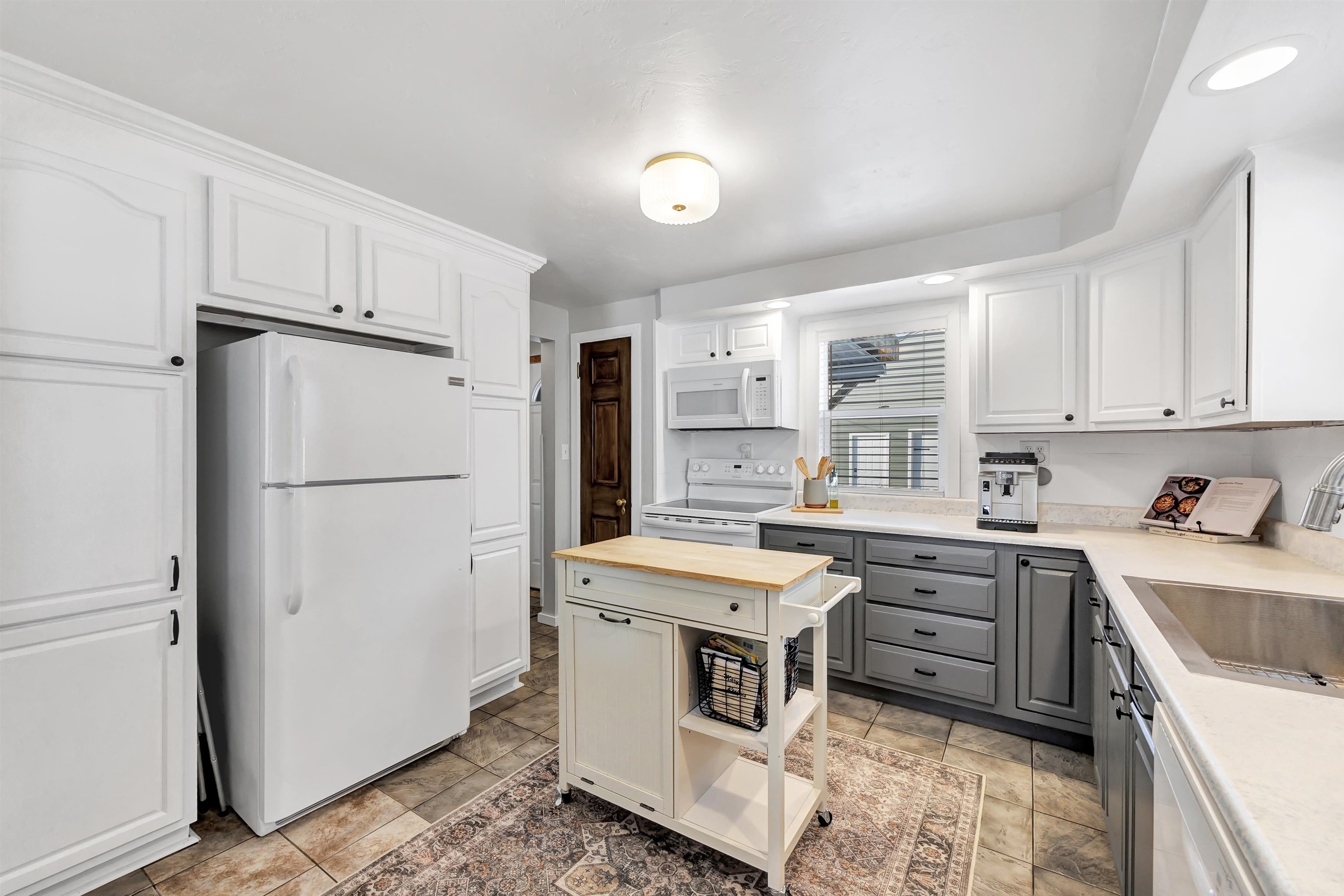 663 Chestnut Street Neenah, WI 54956 - Photo 11 of 33