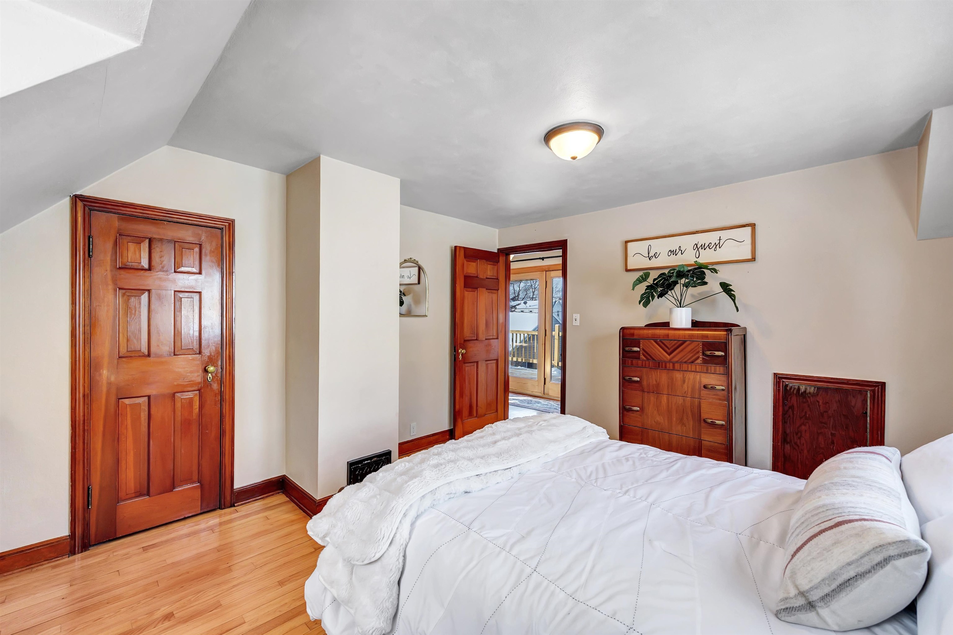 663 Chestnut Street Neenah, WI 54956 - Photo 16 of 33