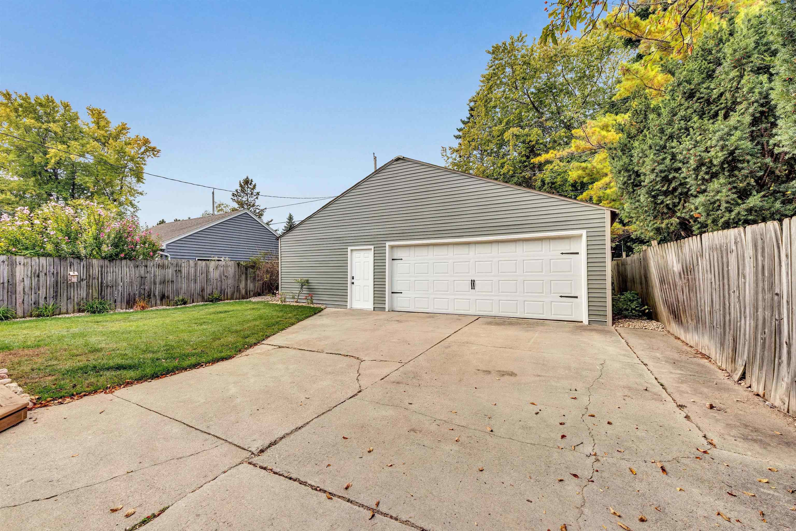 663 Chestnut Street Neenah, WI 54956 - Photo 31 of 33