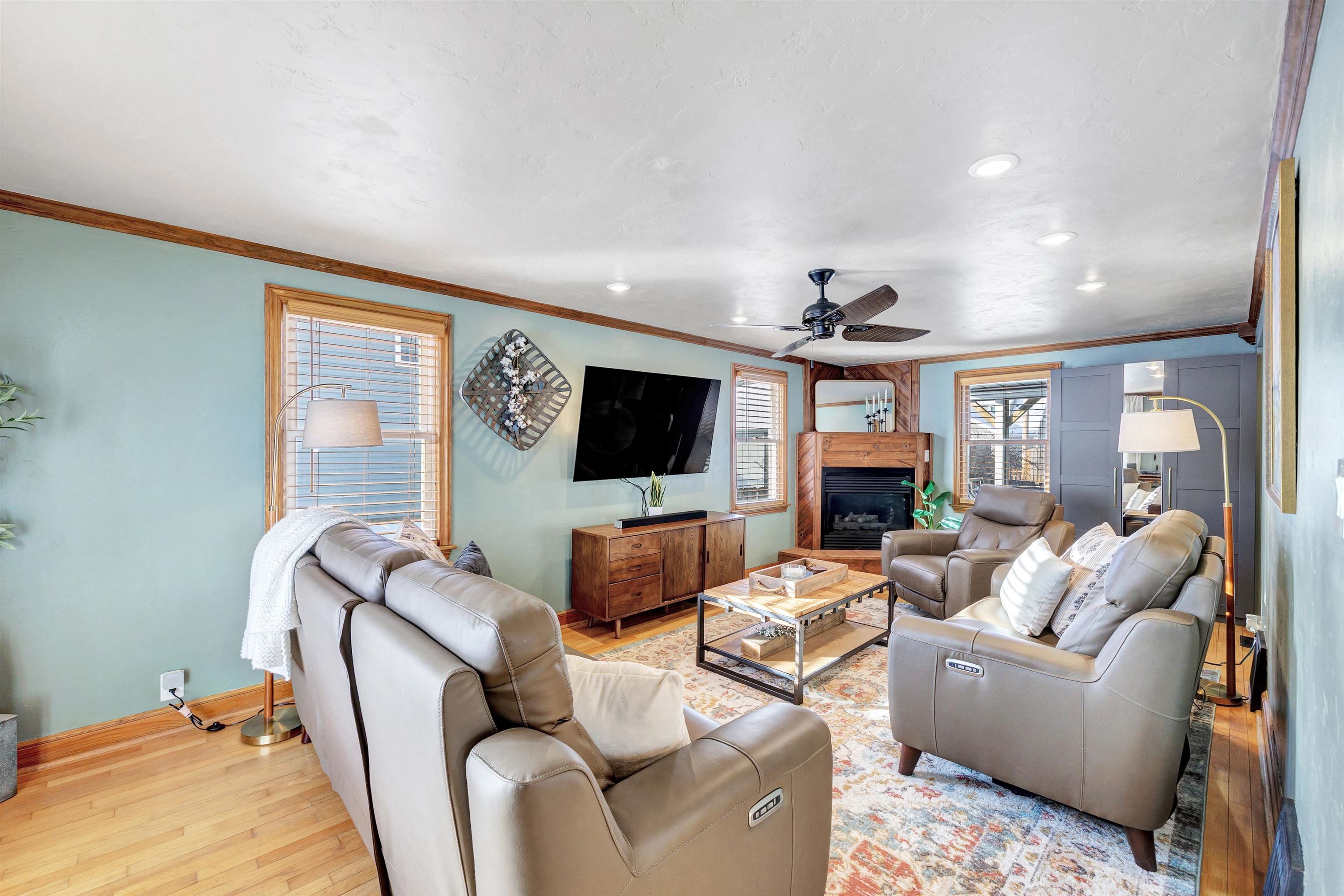 663 Chestnut Street Neenah, WI 54956 - Photo 7 of 33