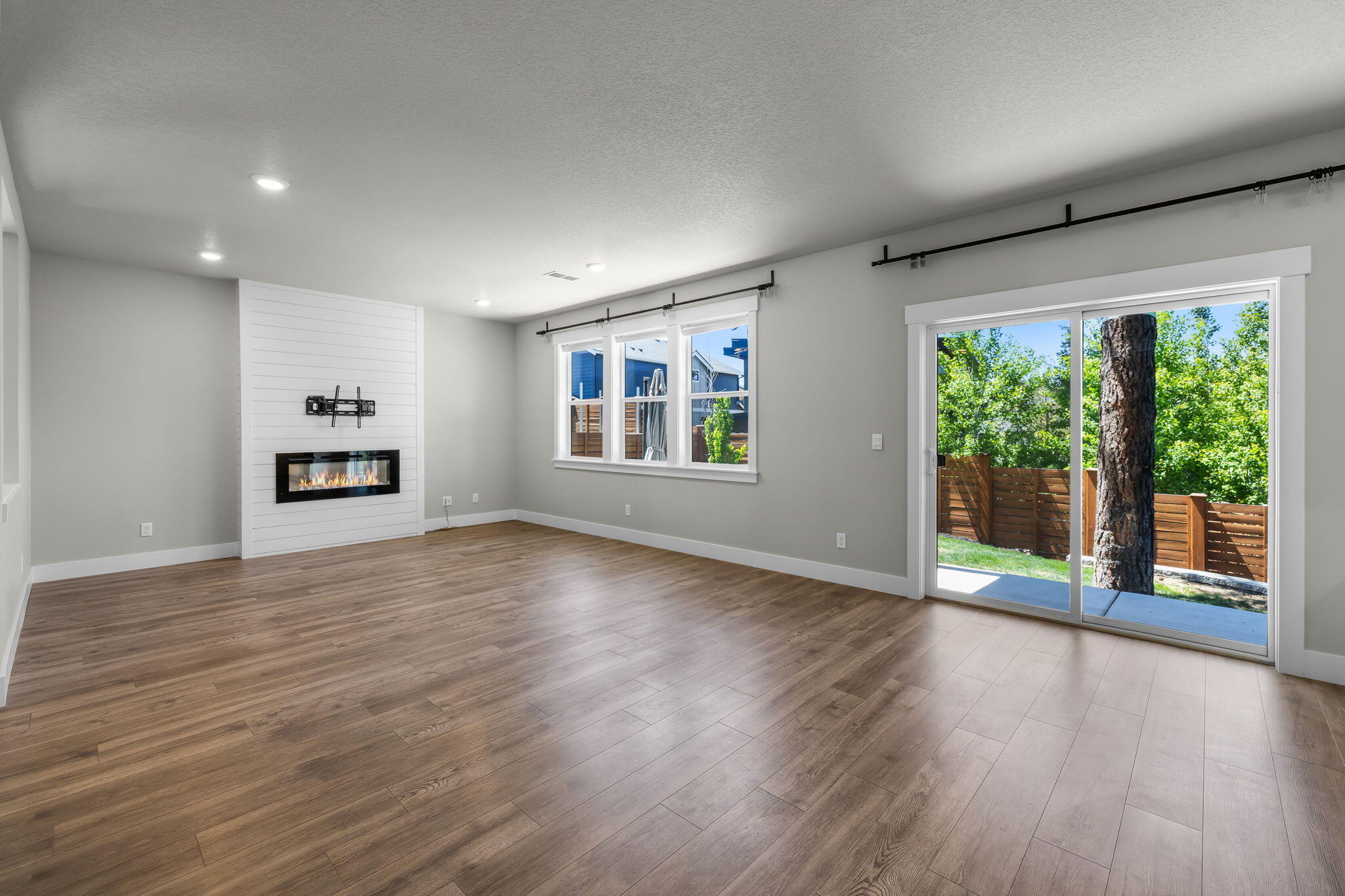 61197 Southwest Beverly Way Bend Bend, OR 97702 - Photo 12 of 32 Living room 2
