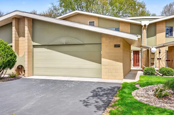 $233,600 | 1237 West Nicolet Circle, Appleton, WI 54914
