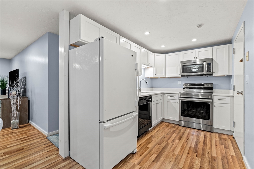 189 Littleton Road, Unit 7 Chelmsford, MA 01824 - Photo 4 of 32 Gallery Image 4