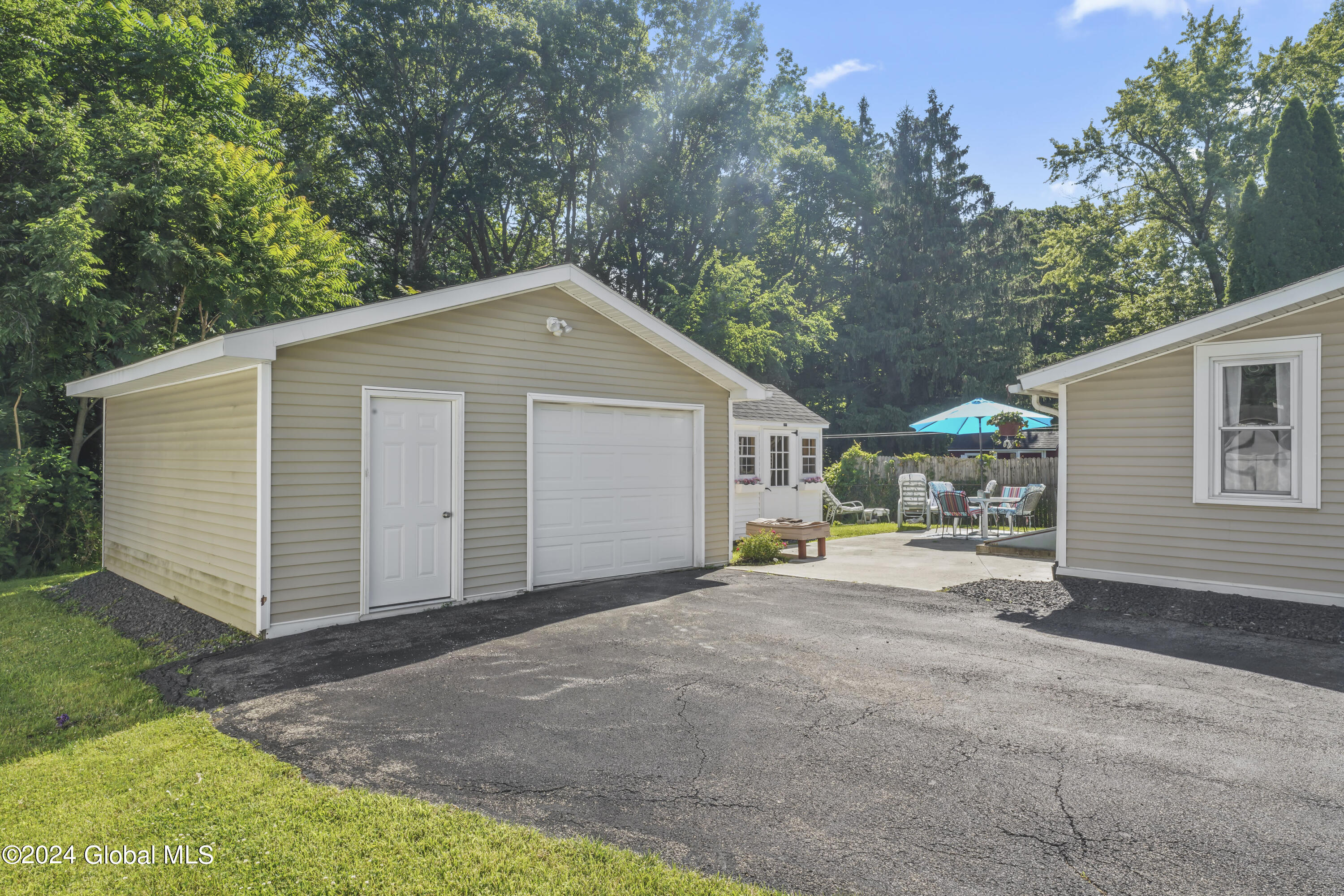 1011 Mann Avenue Rensselaer, NY 12144 - Photo 25 of 31 garage