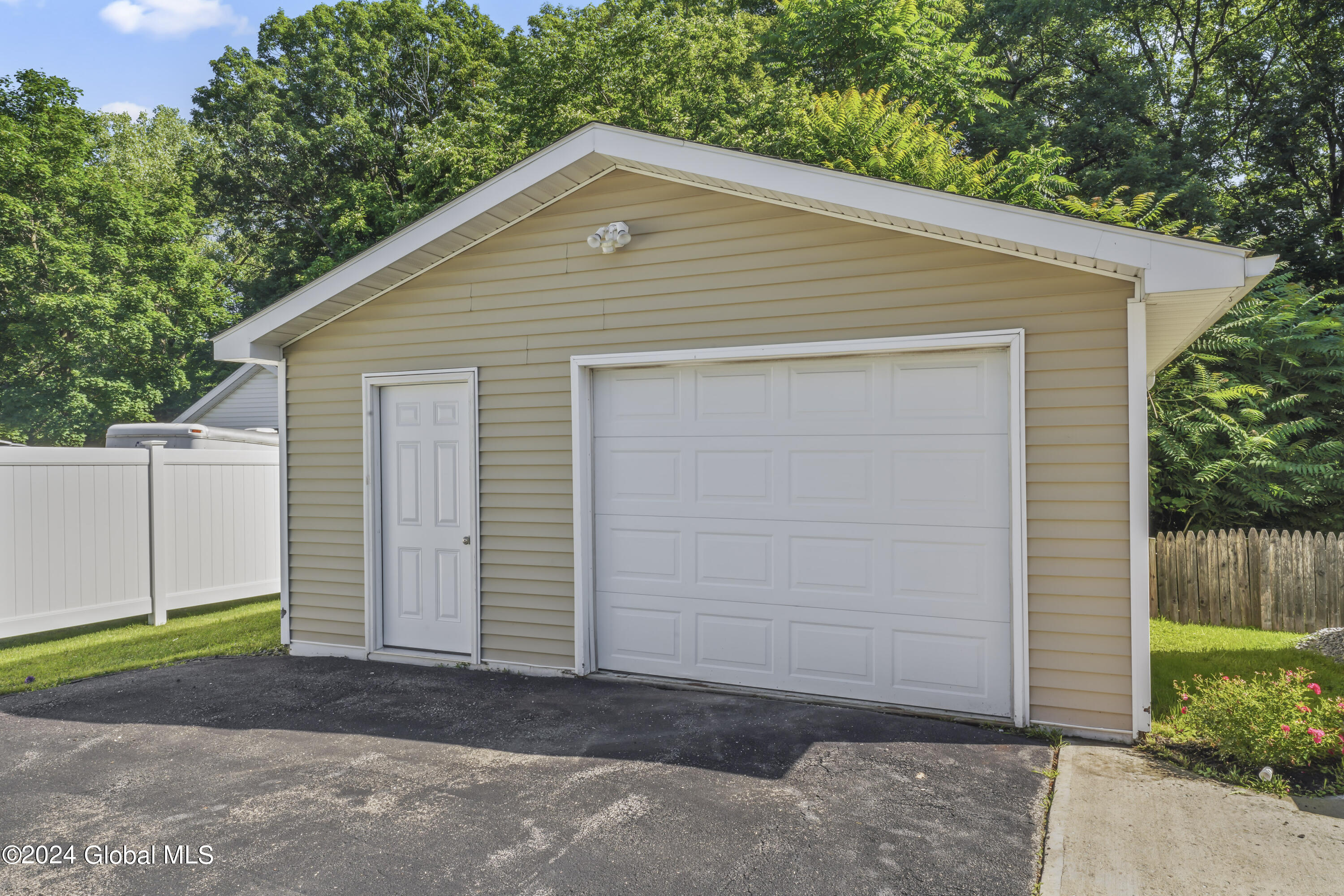 1011 Mann Avenue Rensselaer, NY 12144 - Photo 26 of 31 garage 2