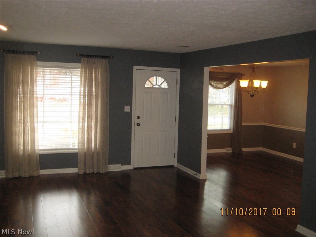 6017 Randy Road Bedford Heights, OH 44146 - Photo 3 of 21