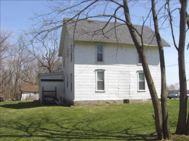 5810 South Custer Road Monroe, MI 48161 - Photo 3 of 19 20398068-2.JPG