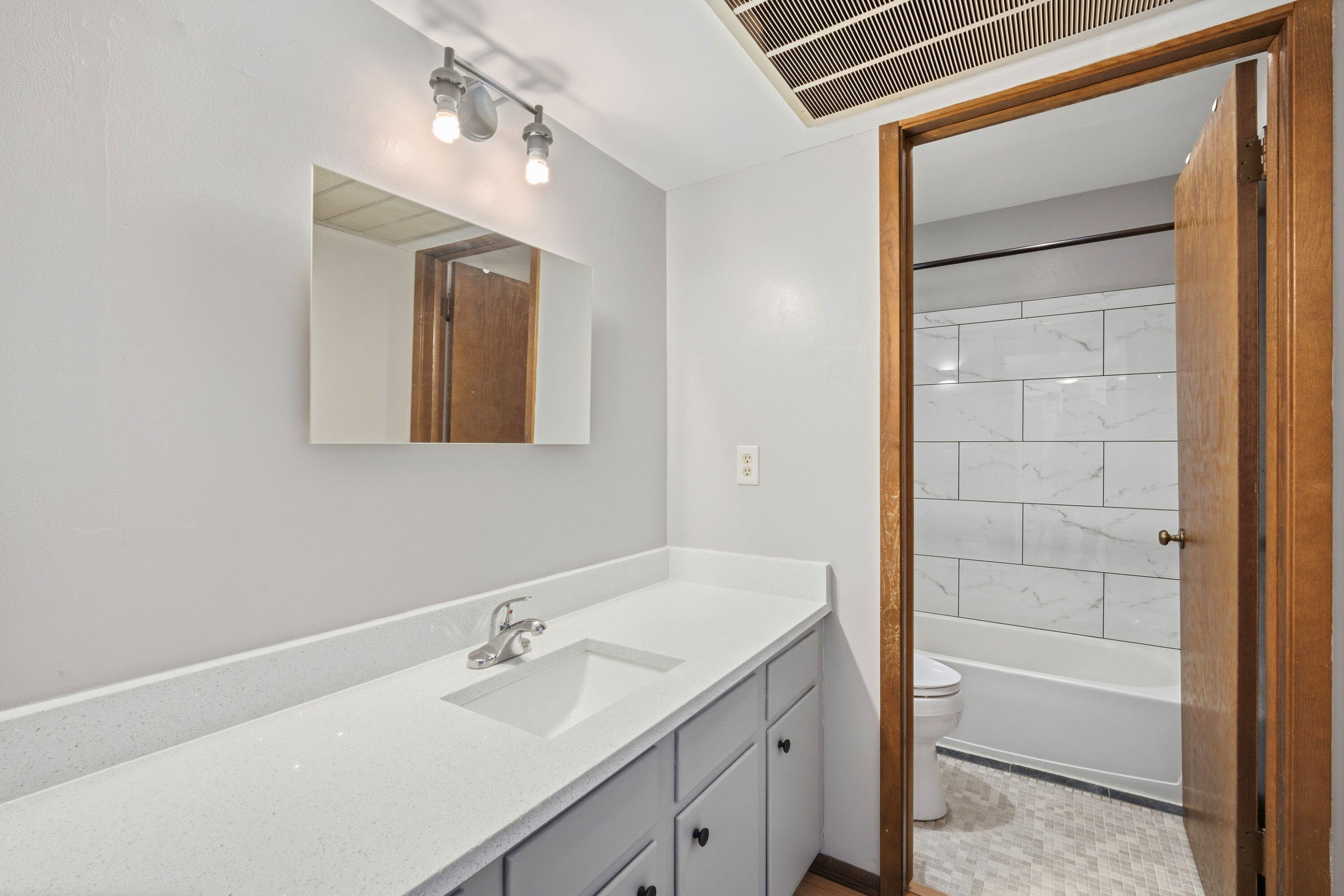 11927 West Appleton Avenue, Unit 24 Milwaukee, WI 53224 - Photo 14 of 17 13_imgDSC07144