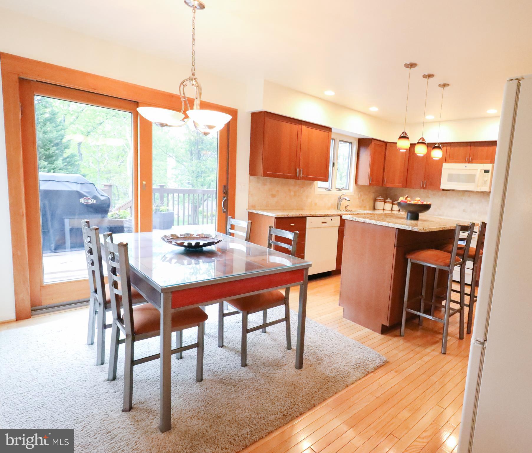 75 Lee Road Audubon, PA 19403 - Photo 4 of 37 Kitchen with Breakfast Nook