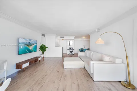 $399,000 | 2000 Towerside Terrace, Unit PH9, Miami, FL 33138