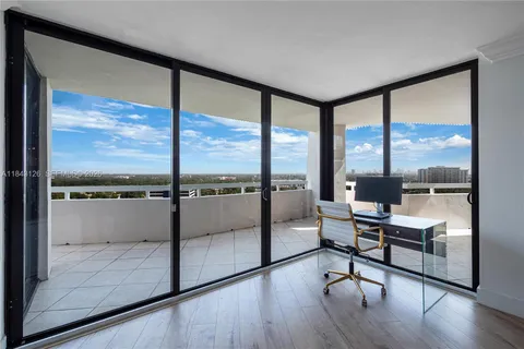 $399,000 | 2000 Towerside Terrace, Unit PH9, Miami, FL 33138