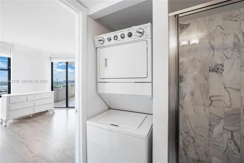 $399,000 | 2000 Towerside Terrace, Unit PH9, Miami, FL 33138
