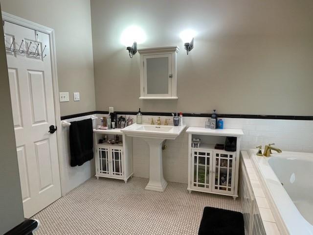 523 Franklin Farms Road Washington, PA 15301 - Photo 19 of 36 Owners wuite full bathroom