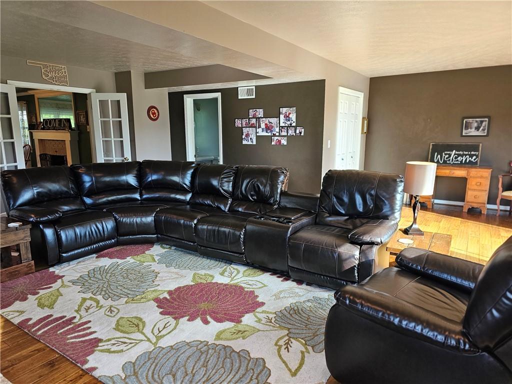 523 Franklin Farms Road Washington, PA 15301 - Photo 3 of 36 Living room