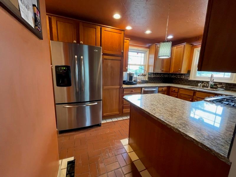 523 Franklin Farms Road Washington, PA 15301 - Photo 8 of 36 Kitchen with stainless steel appliances
