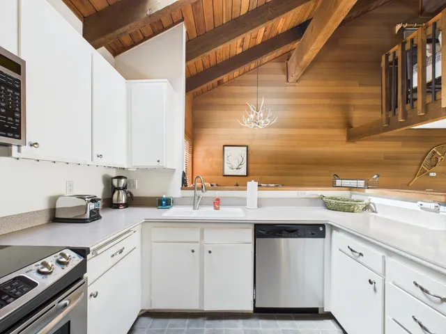 $1,195,000 | 1580 Snow Creek Condo Drive, Sun Valley, ID 83353