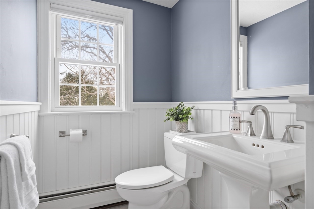 136 Marlborough Road Waltham, MA 02452 - Photo 9 of 17 Gallery Image 9