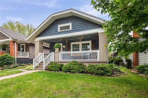 $300,000 | 27 West 74th Street, Kansas City, MO 64114