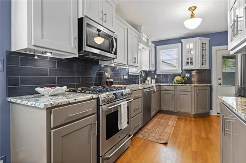 $300,000 | 27 West 74th Street, Kansas City, MO 64114