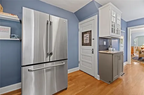 $300,000 | 27 West 74th Street, Kansas City, MO 64114