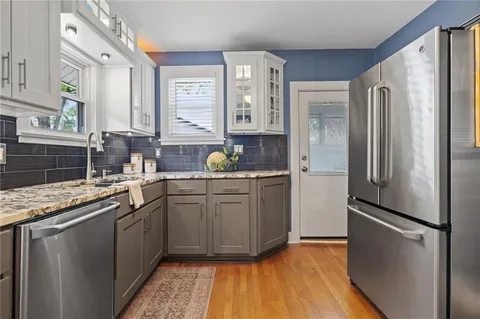 $300,000 | 27 West 74th Street, Kansas City, MO 64114