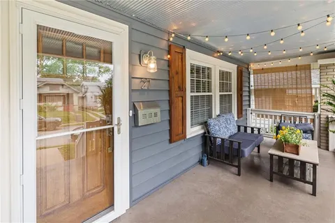 $300,000 | 27 West 74th Street, Kansas City, MO 64114