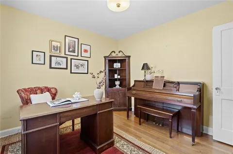 $300,000 | 27 West 74th Street, Kansas City, MO 64114