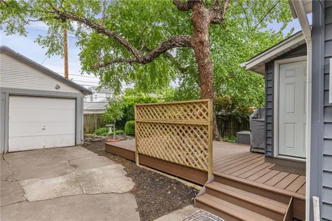 $300,000 | 27 West 74th Street, Kansas City, MO 64114
