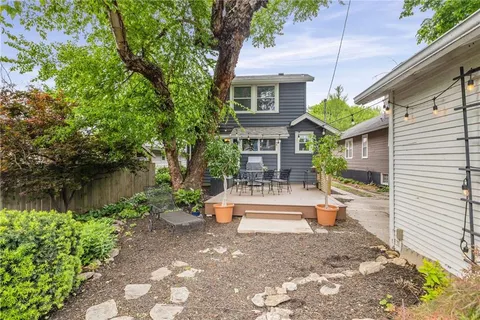 $300,000 | 27 West 74th Street, Kansas City, MO 64114