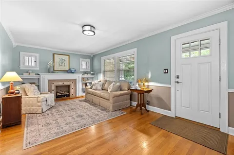 $300,000 | 27 West 74th Street, Kansas City, MO 64114