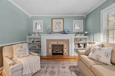 $300,000 | 27 West 74th Street, Kansas City, MO 64114