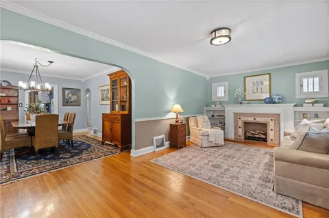 $300,000 | 27 West 74th Street, Kansas City, MO 64114