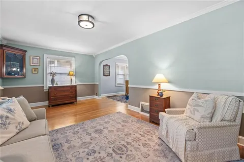 $300,000 | 27 West 74th Street, Kansas City, MO 64114