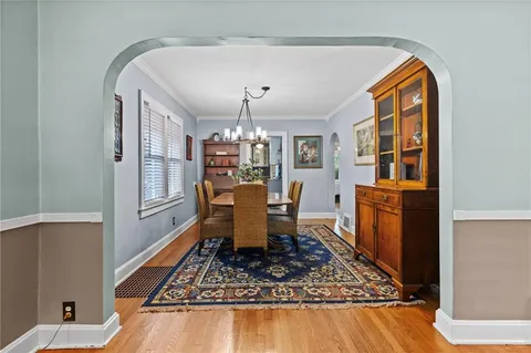 $300,000 | 27 West 74th Street, Kansas City, MO 64114