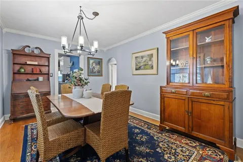 $300,000 | 27 West 74th Street, Kansas City, MO 64114