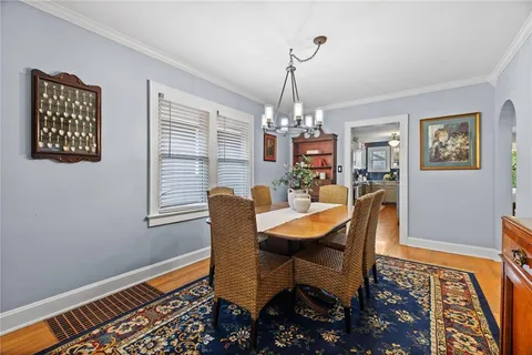 $300,000 | 27 West 74th Street, Kansas City, MO 64114