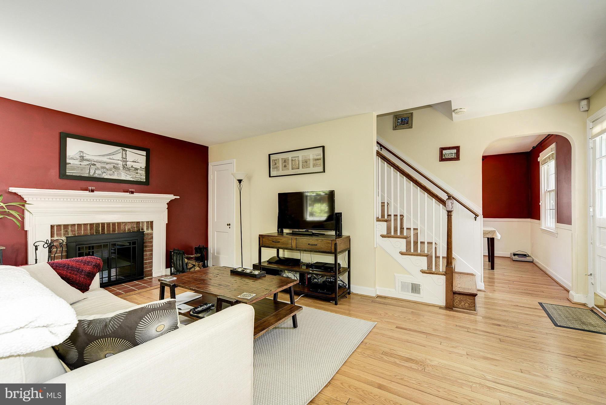 9208 Glenville Road Silver Spring, MD 20901 - Photo 4 of 23 Living Room