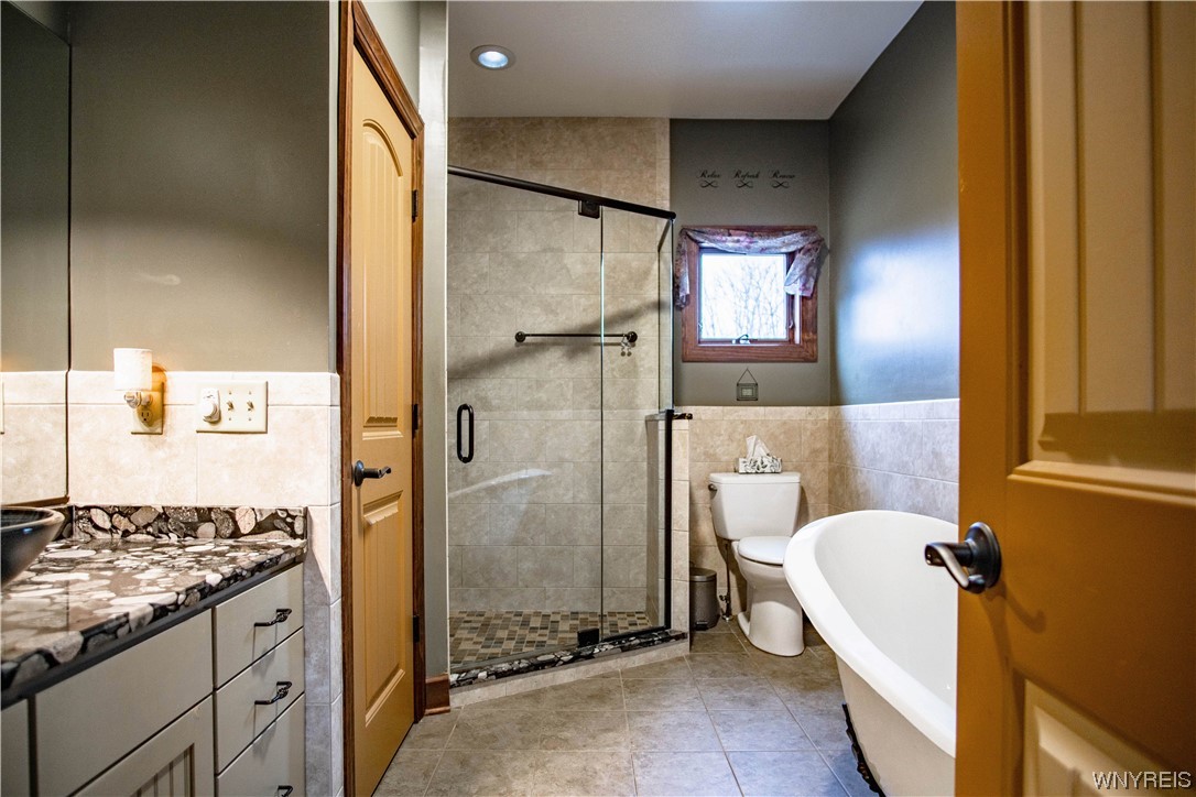 990 Dodge Road Amherst, NY 14068 - Photo 22 of 50 FIRST FLOOR BATH
