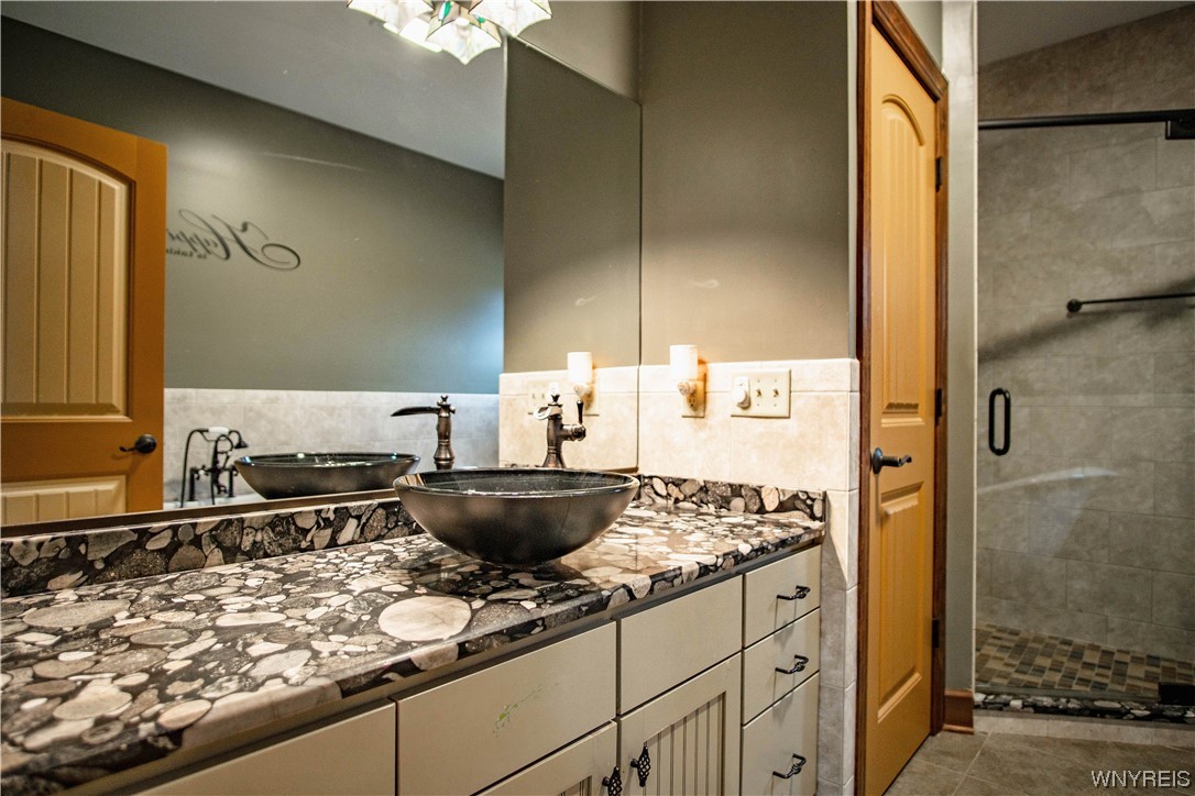 990 Dodge Road Amherst, NY 14068 - Photo 24 of 50 FIRST FLOOR BATH