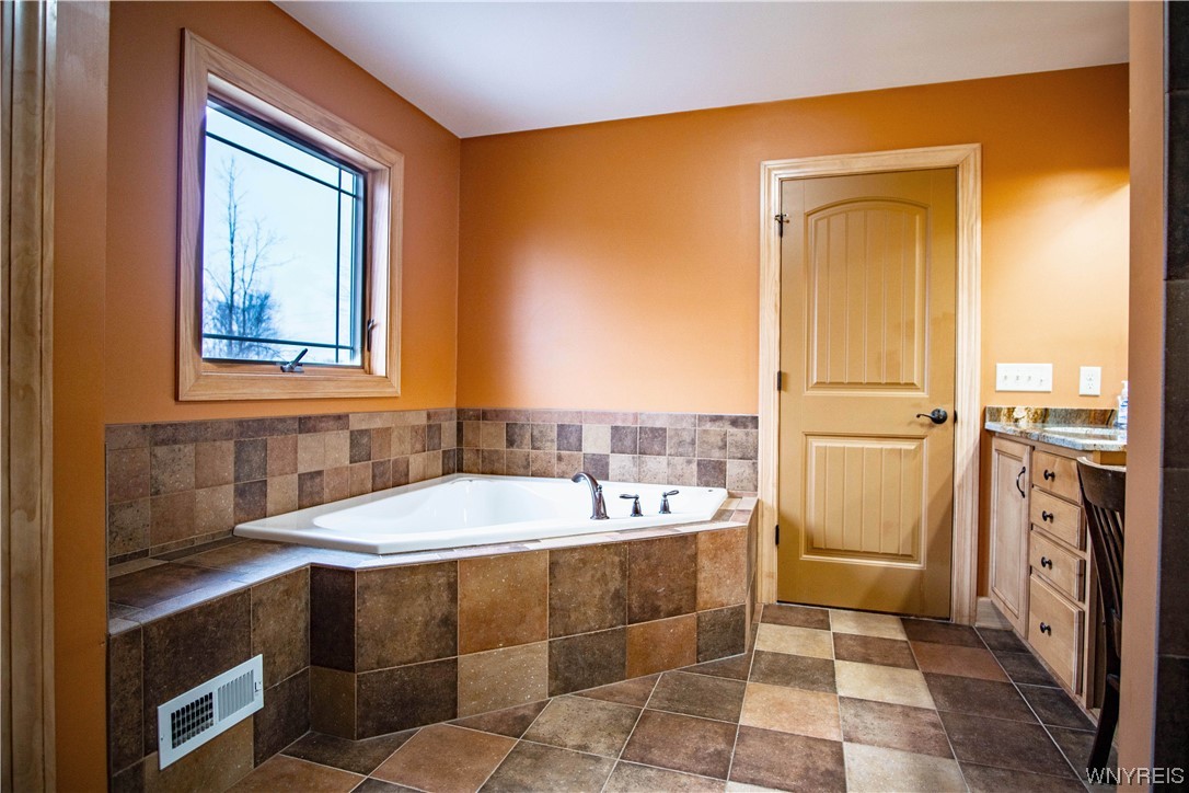 990 Dodge Road Amherst, NY 14068 - Photo 28 of 50 PRIMARY BATH