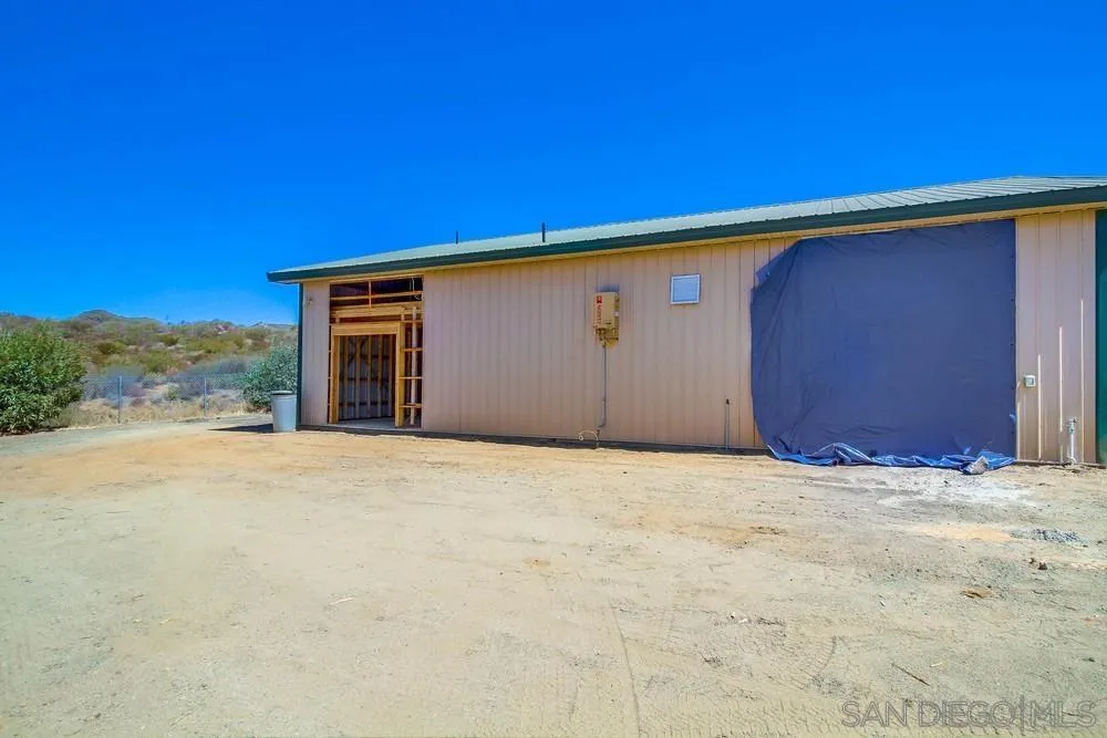 861 Peutz Valley Road Alpine, CA 91901 - Photo 42 of 42 a view of empty room with yard