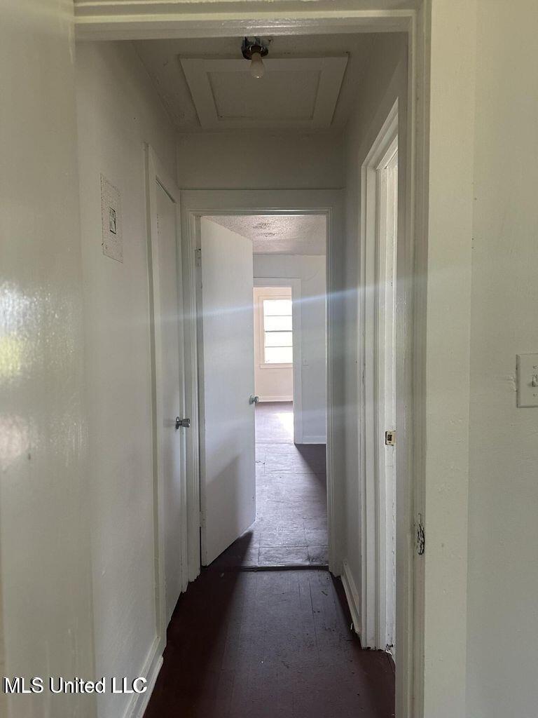 2012 Woodlawn Street, Unit 14 Jackson, MS 39203 - Photo 13 of 16 Hallway
