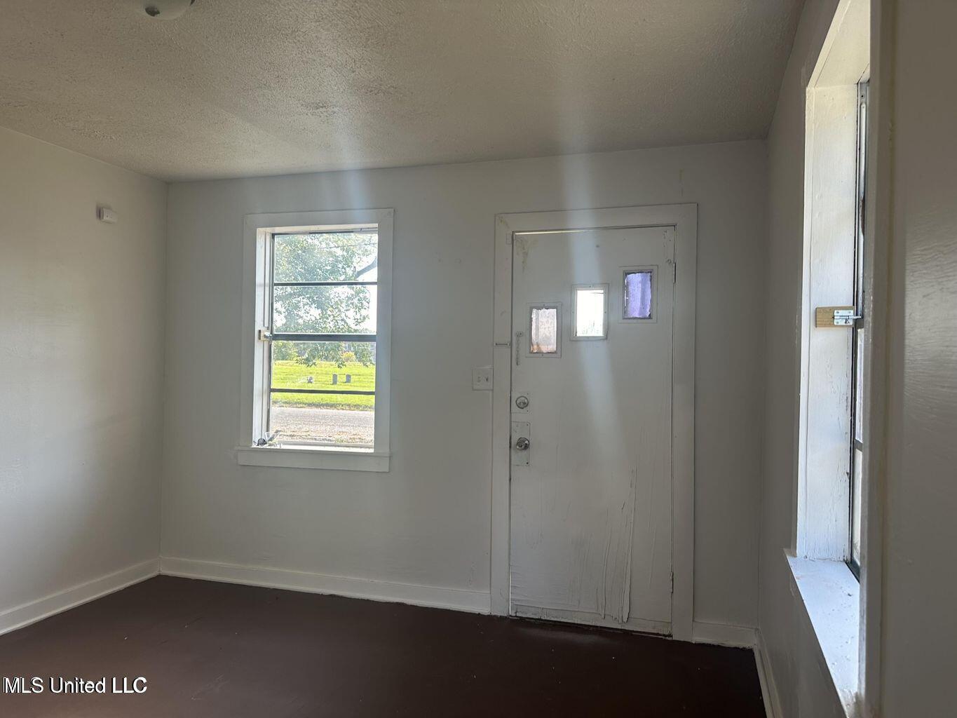 2012 Woodlawn Street, Unit 14 Jackson, MS 39203 - Photo 2 of 16 LivingRm