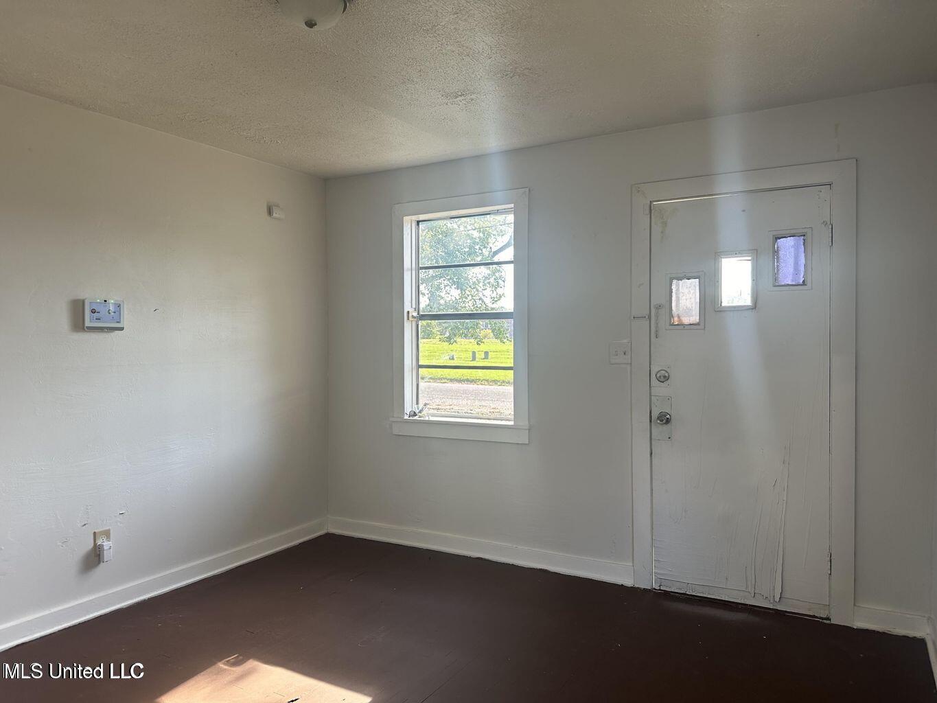 2012 Woodlawn Street, Unit 14 Jackson, MS 39203 - Photo 3 of 16 LivingRm2