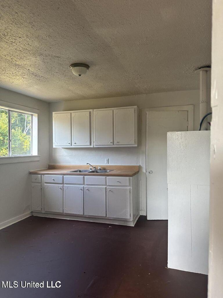 2012 Woodlawn Street, Unit 14 Jackson, MS 39203 - Photo 5 of 16 Kitchen