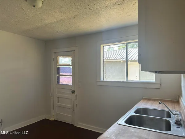 $75,900 | 2012 Woodlawn Street, Unit 14, Jackson, MS 39203