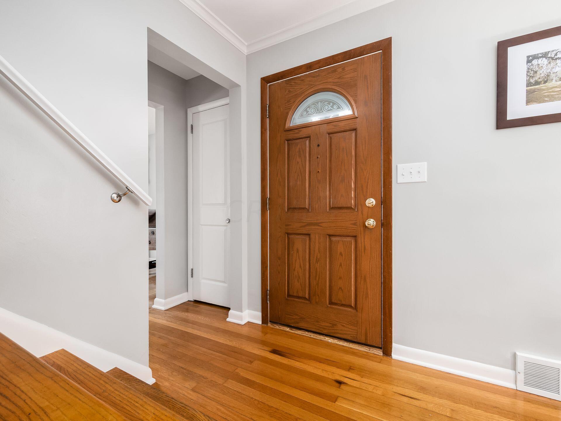 2622 Brandon Road Columbus, OH 43221 - Photo 2 of 33 Entryway