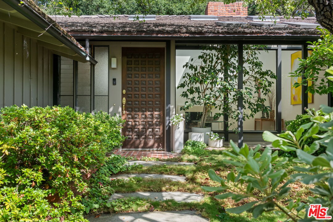 657 Hightree Road Santa Monica, CA 90402 - Photo 4 of 31 a view of a pathway of plants