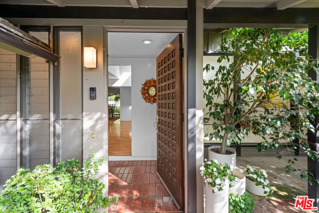 657 Hightree Road Santa Monica, CA 90402 - Photo 9 of 31 a view of entryway