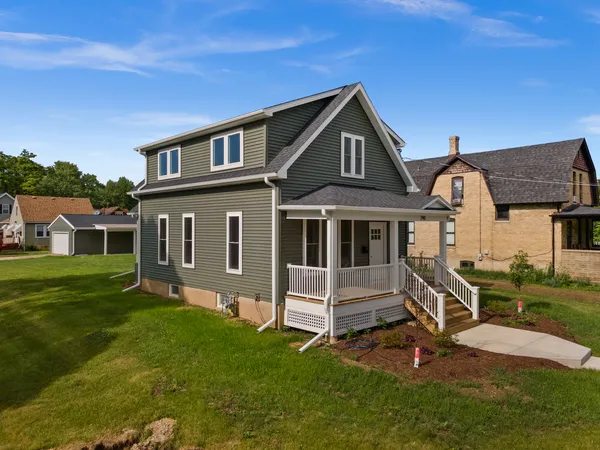 $329,900 | 790 Wing Street, Elgin, IL 60123